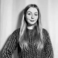 Black and white portrait of artist Leah Evans.