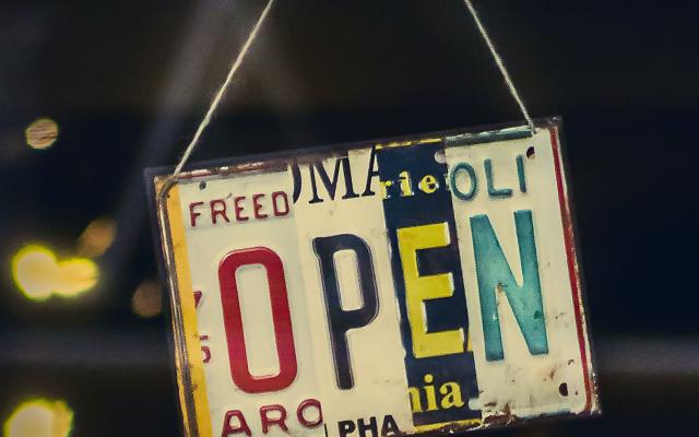 This pictures show an OPEN sign This pictures show an OPEN sign