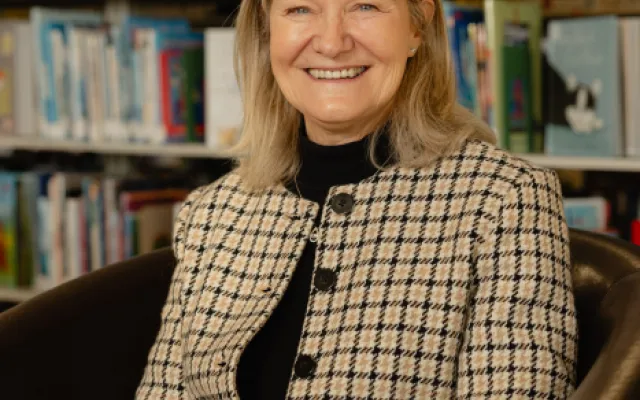 Dr. Robin Bright Faculty Photo