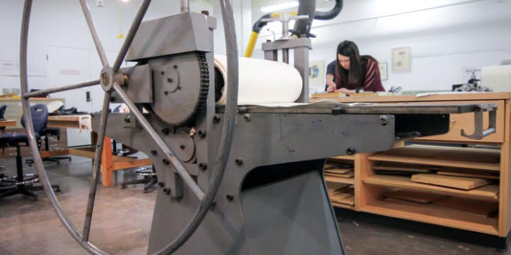 Student using silkscreen press