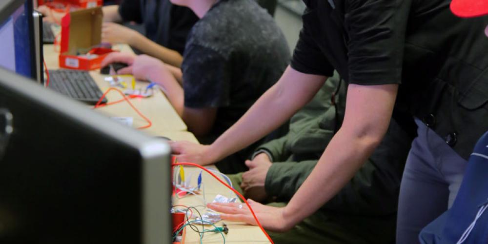 computer lab with students using wires hooked up to tinfoil