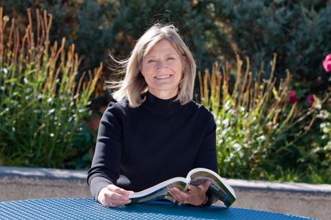 Dr. Robin Bright Dr. Robin Bright