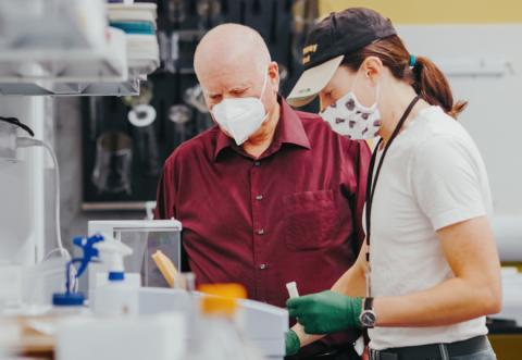 Dr. Rob Sutherland in lab with student