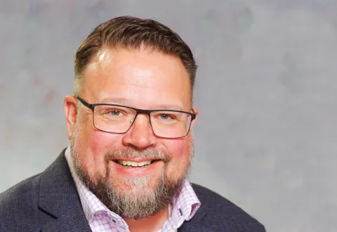 Dr. Lars Höllstrom Dr. Lars Höllstrom