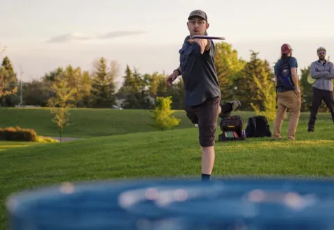 Person throwing a disc