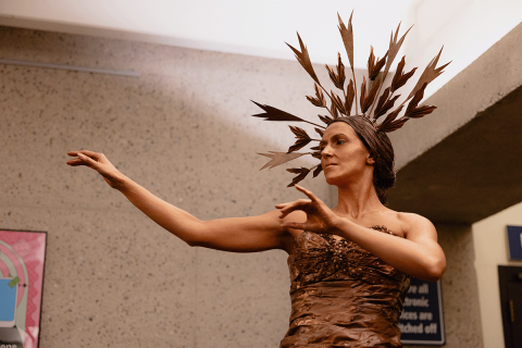 Live sculpture a woman in bronze