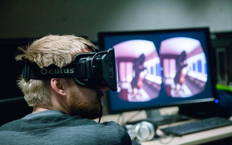 Image of student using Oculus Rift VR headset
