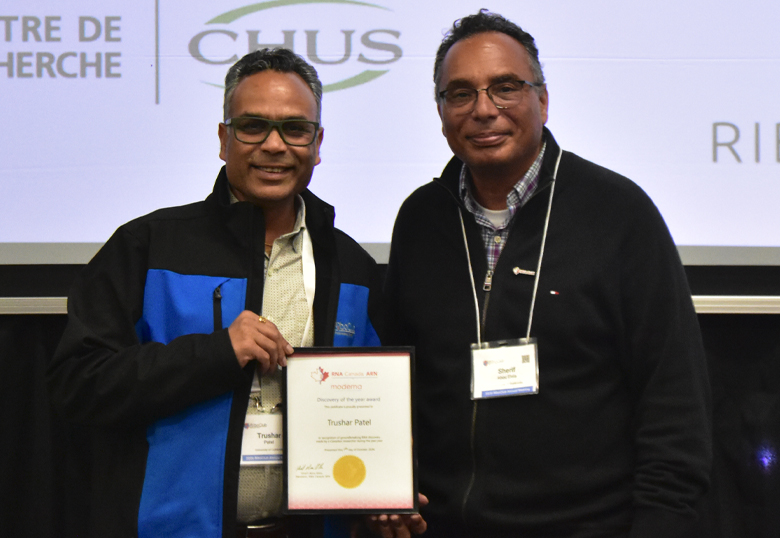 Dr. Trushar Patel, left, receives the Discovery of the Year award from Dr. Sherif Abou Elela, President of RNA Canada ARN.