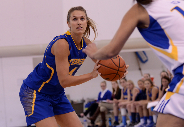 Fifth-year forward Kim Veldman has been recognized by the CIS for leadership, academic achievement and community involvement.