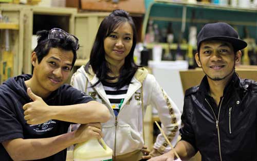 Visiting Malaysian students Nurul Ain Binyi Mohd Salihuddin, Mohd Kamil Bin Zukepeli and Datu Hazriel Bin Datu Atik. Malaysian students